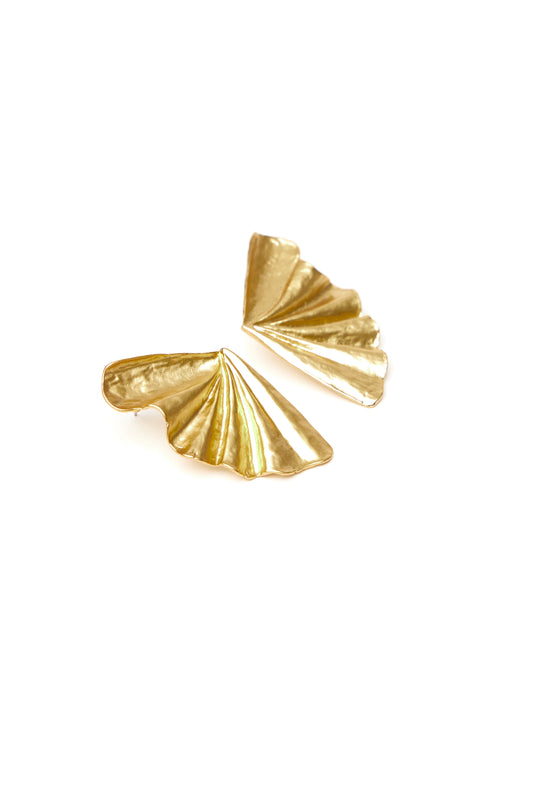 Half Wing golden earrings