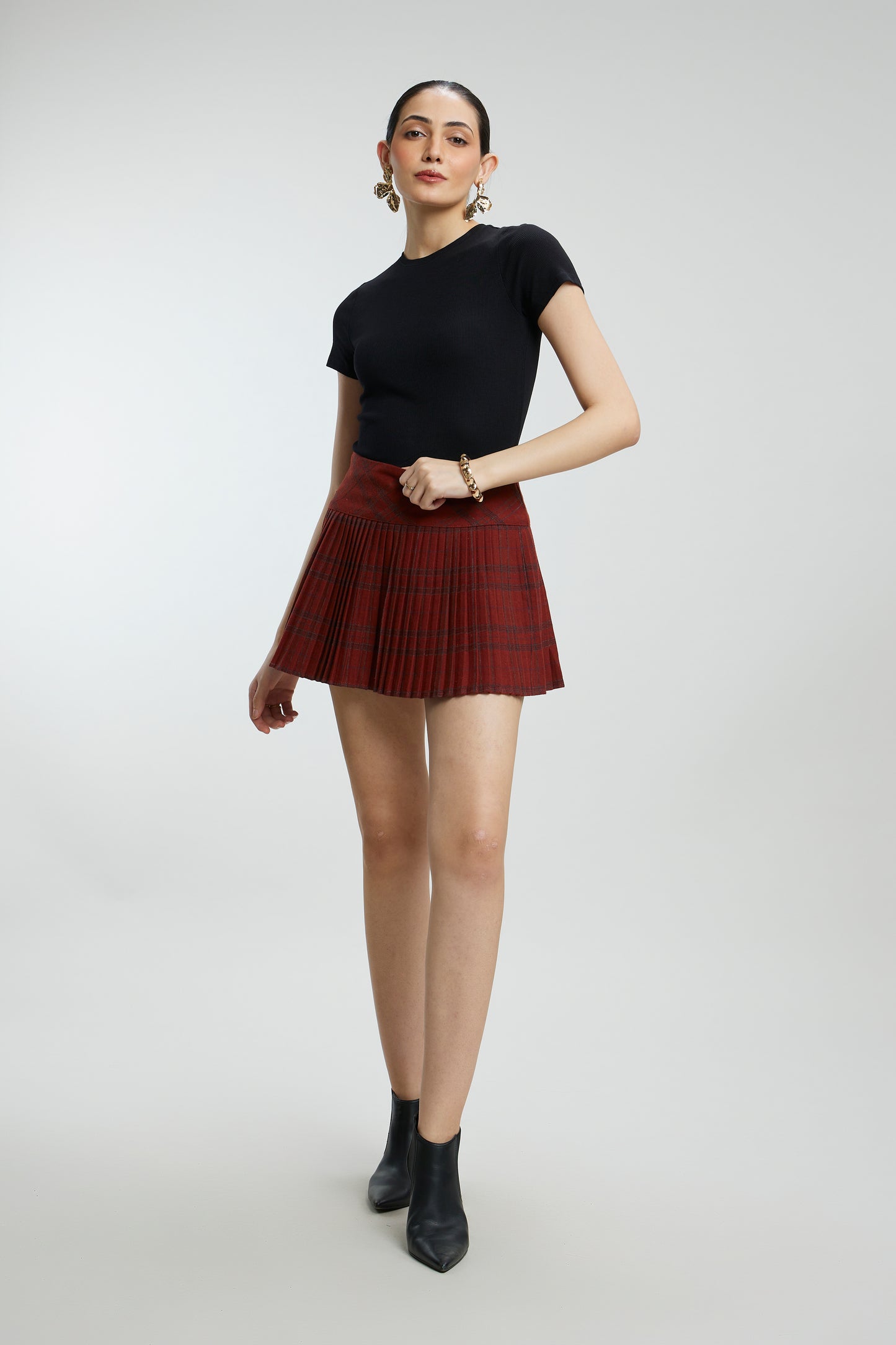 Pleated short skirt