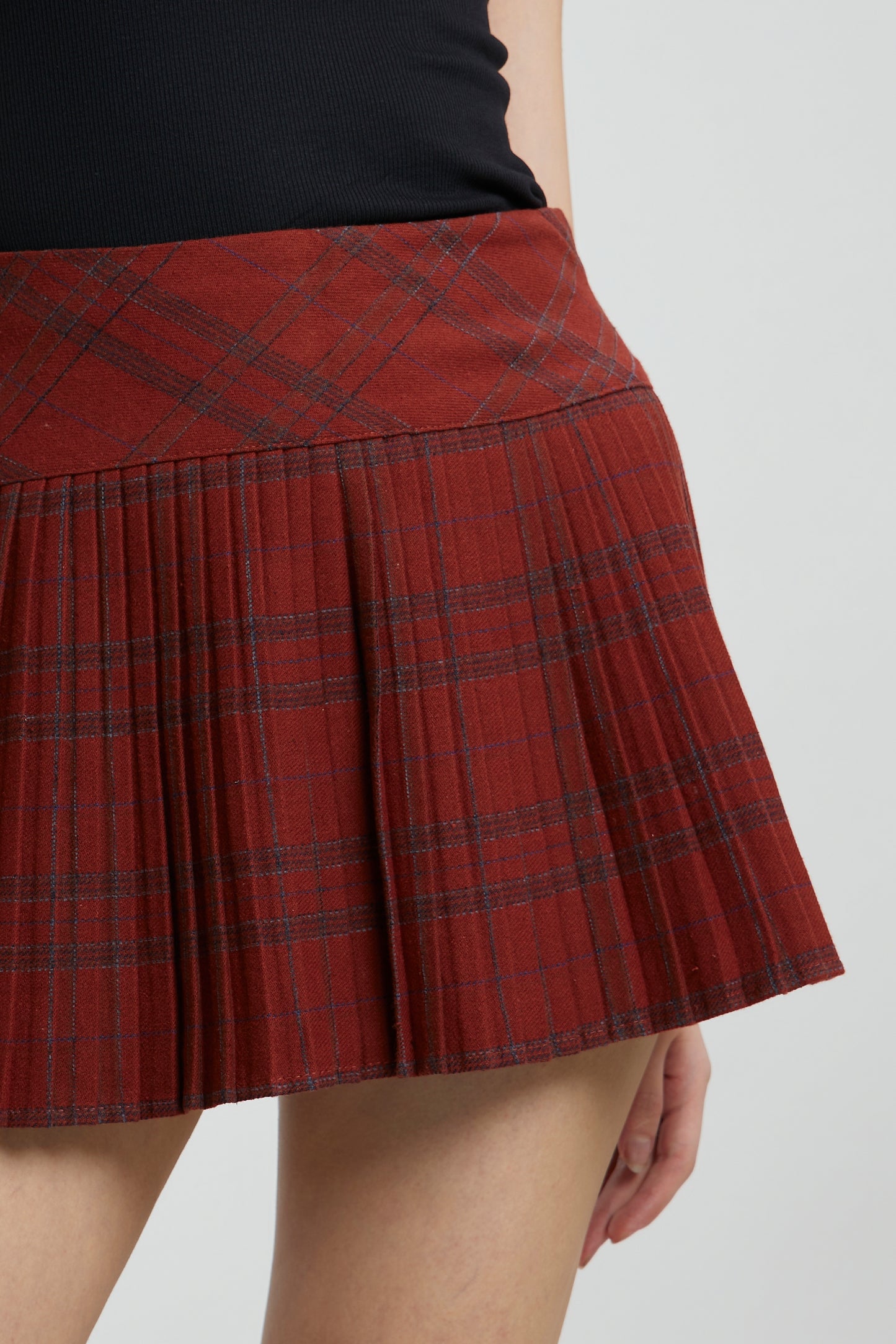 Pleated short skirt