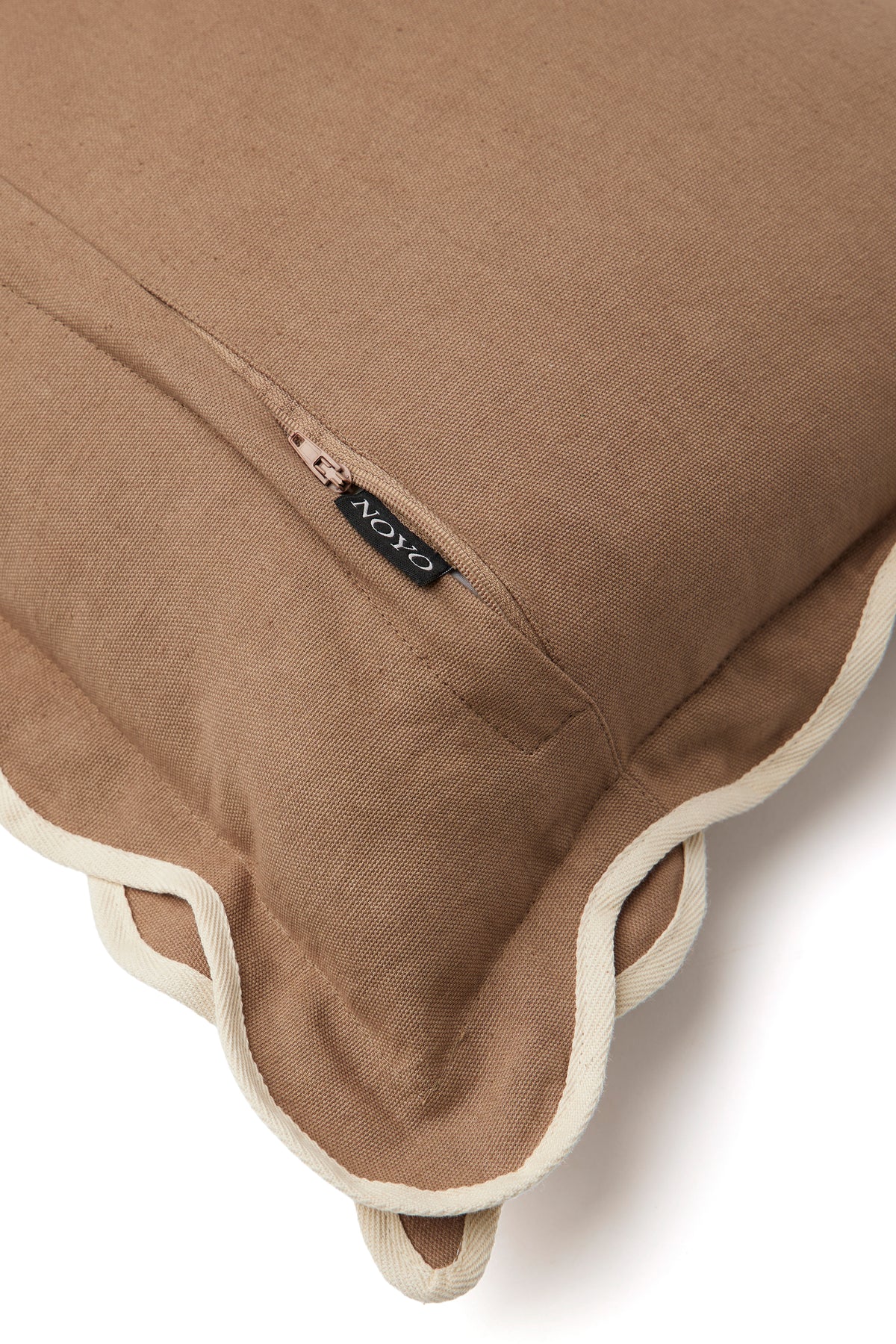 Cushion cover with arched flanges