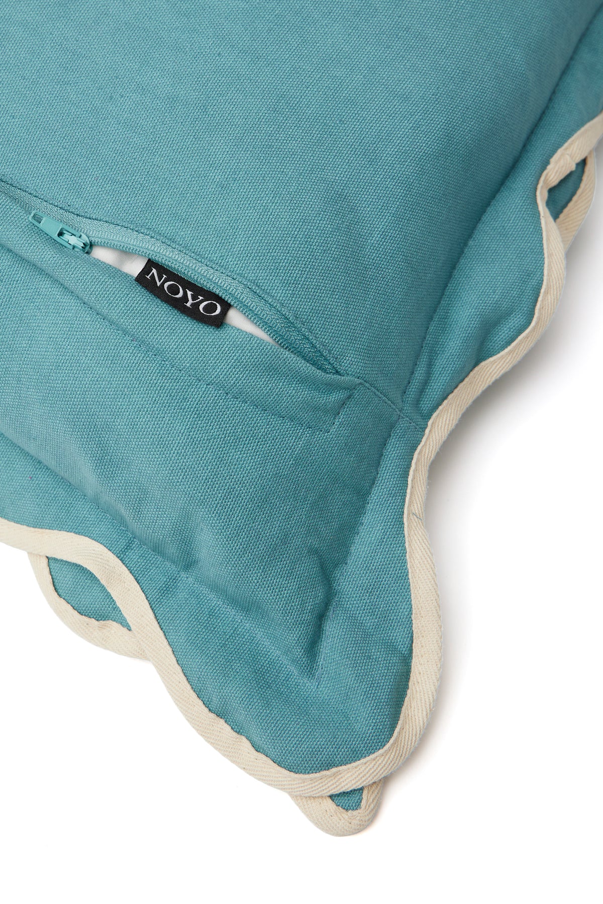 Cushion cover with arched flanges